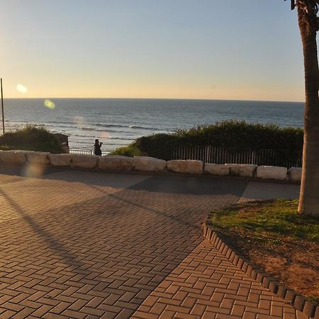 Isra Home Rothschild 8-2 Apartment Bat Yam Esterno foto
