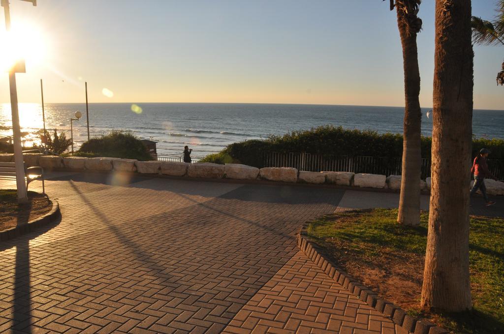 Isra Home Rothschild 8-2 Apartment Bat Yam Esterno foto