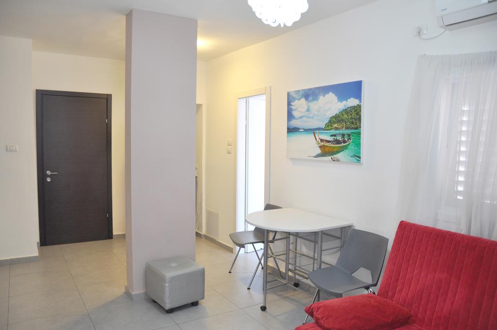 Isra Home Rothschild 8-2 Apartment Bat Yam Esterno foto